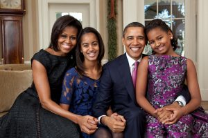 Barack_Obama_family_portrait_2011