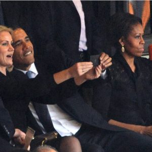 President-Obama-Selfie-Nelson-Mandela-Funeral