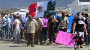 Notice the presence of a Mexican flag, rather than an American flag, in the hands of the pro-amnesty crowd.