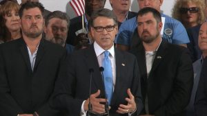 ABC_rick_perry_marcus_morgan_luttrell_jt_150604_16x9_992