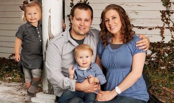 #JoshDuggar Admits to Ashley Madison Accounts and Porn Addiction