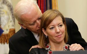 potd-biden-sniff_3203314b