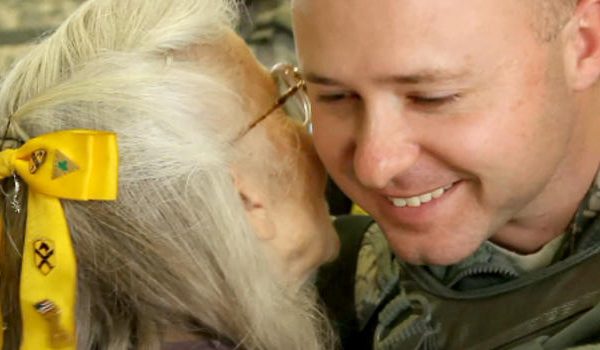 Fort Hood Community Gives A Big Hug Back to “Hug Lady”, Elizabeth Laird