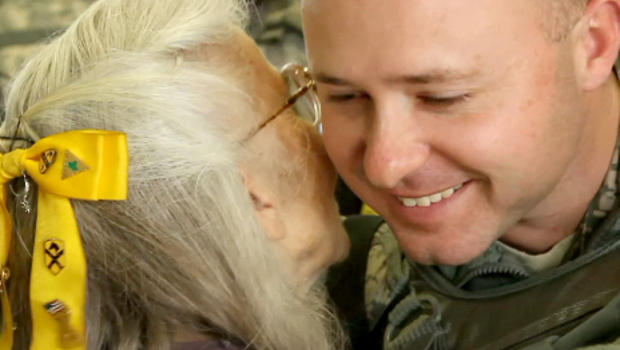 Fort Hood Community Gives A Big Hug Back to “Hug Lady”, Elizabeth Laird