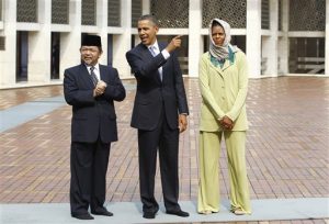 President and Mrs. Obama visit a mosque in Jakarta