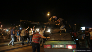 Turkish civilians mob a tank