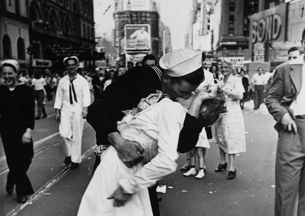 An Iconic Image, a Remarkable Woman: Nurse in Famous WWII Kiss Photo Has Died [VIDEO]