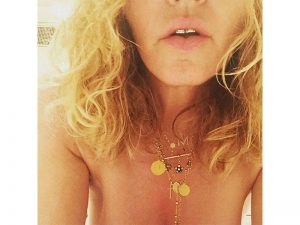 madonna_is_voting_naked_01-255882c5_web