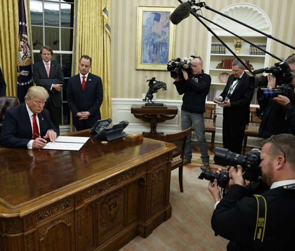 #PresidentTrump Signs Executive Order To “Ease The Burden” of Obamacare On #Inauguration Day [VIDEO]