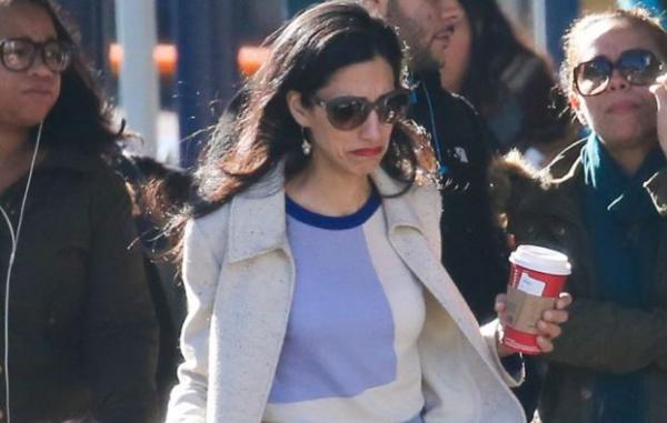 #HumaAbedin Files For Divorce On The Same Day #Weiner Pleads Guilty To Sexting Under Age Girl [VIDEO]