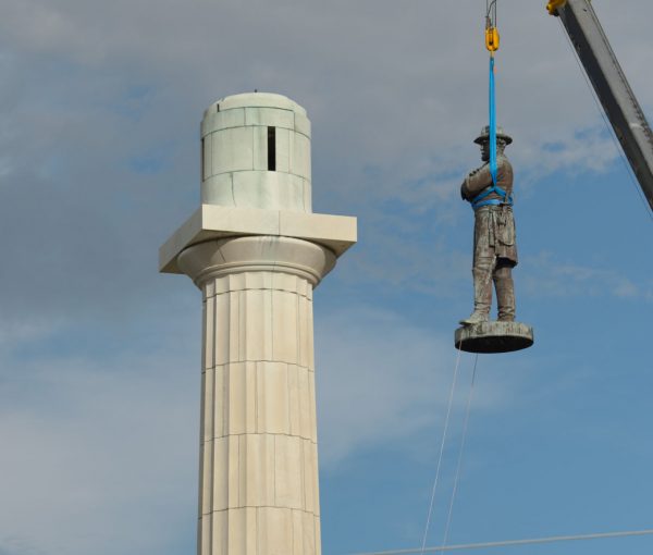 New Orleans takes down 130 year old statue of Robert E. Lee