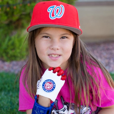 #WorldSeries: Hailey Dawson, With 3D-Printed Hand, Throws First Pitch For Game 4 [VIDEO]